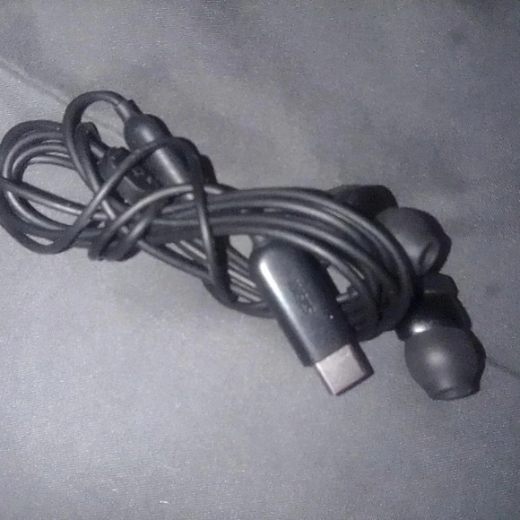 Skull candy wired earbuds w/C cord - Picture 6 of 7